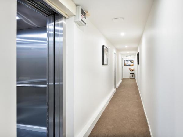 Best Western Newmarket Inn & Suites : photo 7 de la chambre superior king room (2023 brand new)