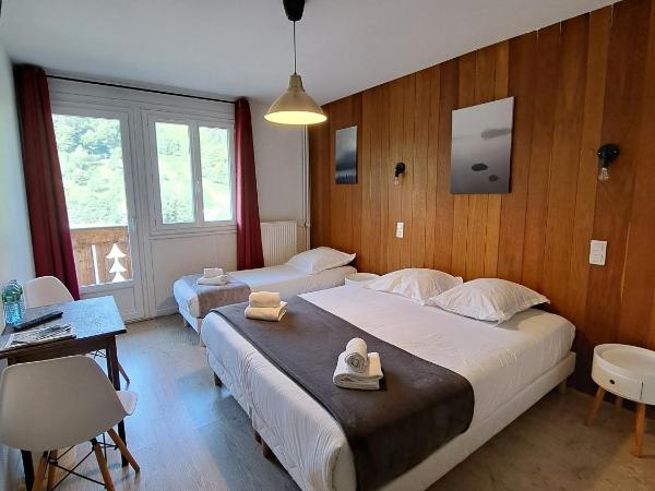 Hôtel Les Mouflons : photo 1 de la chambre chambre triple