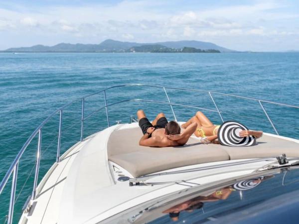 Nuit insolite à bord d'un Yacht : photo 1 de la chambre cabine familiale dans un bateau