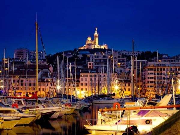 Nuit insolite à bord d'un Yacht : photo 6 de la chambre chambre lit king-size