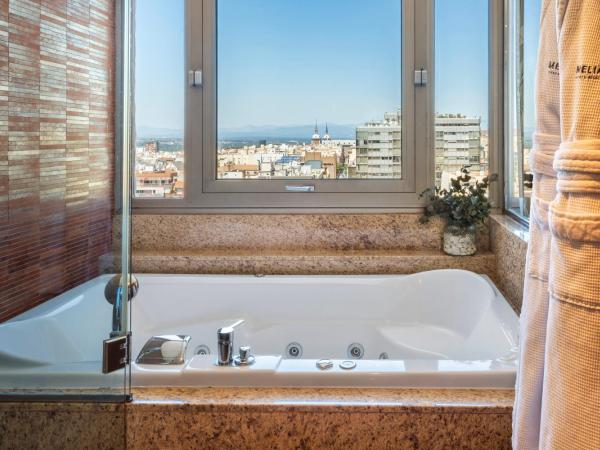 Melia Madrid Princesa : photo 10 de la chambre grande chambre premium the level avec vue