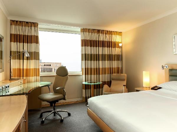 Hilton Düsseldorf : photo 3 de la chambre chambre lit king-size deluxe