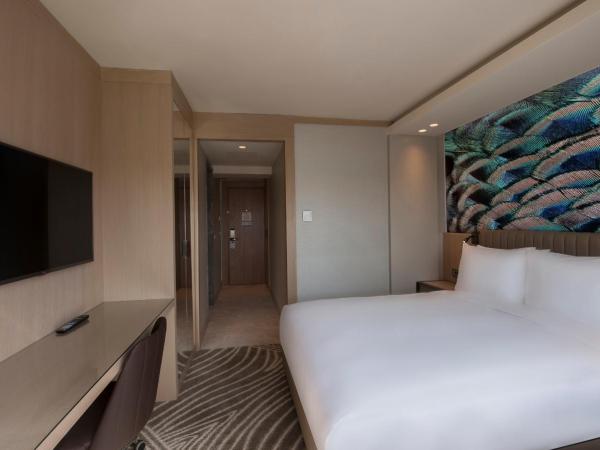 DoubleTree by Hilton Istanbul - Sirkeci : photo 8 de la chambre chambre lit queen-size avec balcon