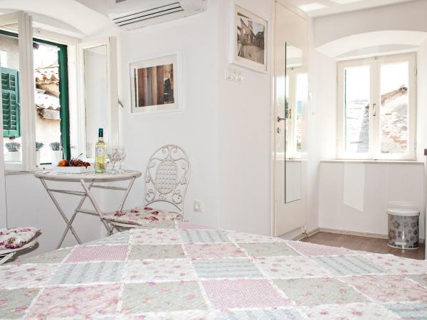 Guest House Babina - Apartments King & Queen : photo 3 de la chambre chambre double