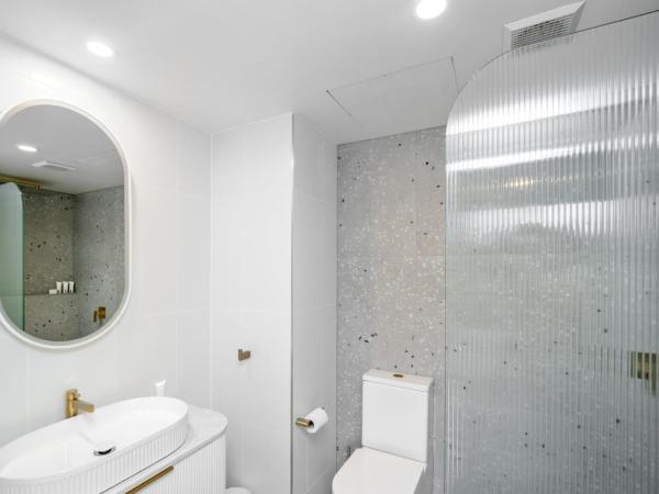 Bay Royal Apartments : photo 6 de la chambre superior two-bedroom apartment with balcony (apt 12)