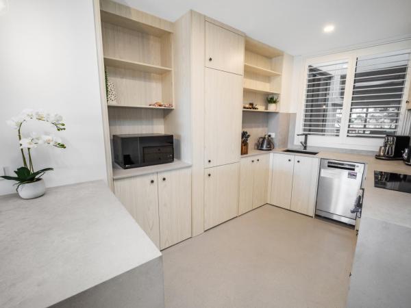 Bay Royal Apartments : photo 2 de la chambre superior two-bedroom apartment with balcony (apt 11)