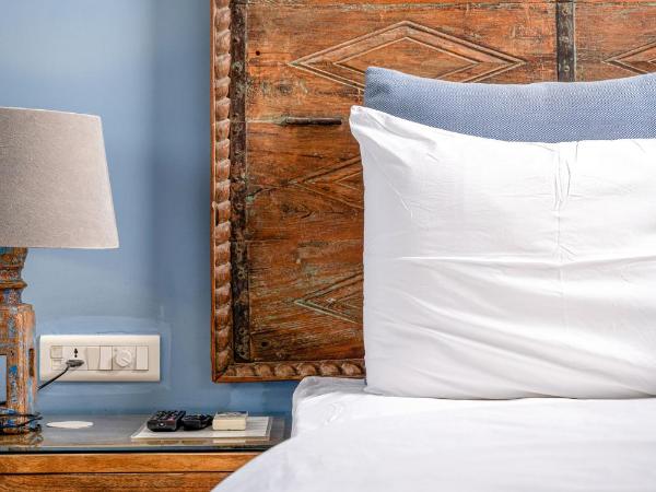 The Almond Tree : photo 3 de la chambre deluxe double room with pool view