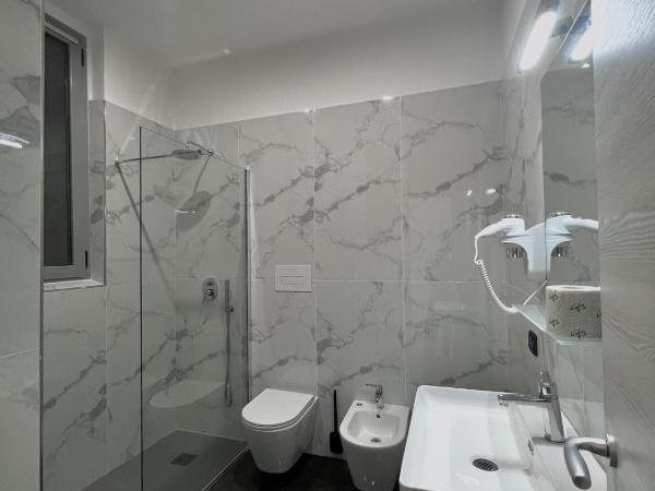 Hotel Sara : photo 5 de la chambre chambre triple