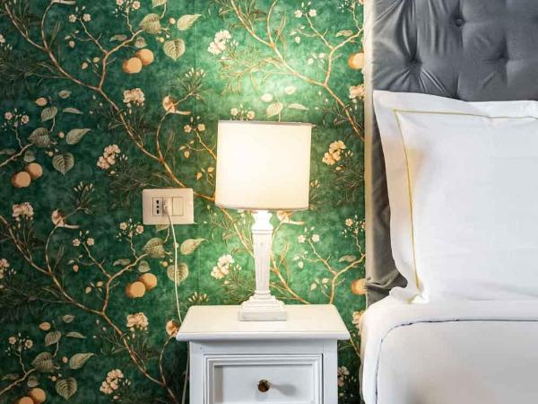 La Piazzetta Rooms & Apartments : photo 4 de la chambre chambre double avec salle de bains privative extérieure