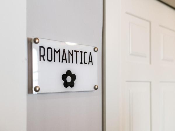 La Piazzetta Rooms & Apartments : photo 9 de la chambre chambre double avec salle de bains privative extérieure