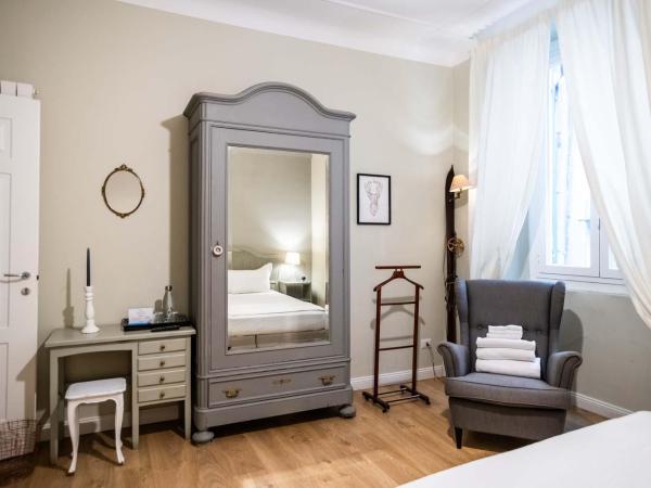 La Piazzetta Rooms & Apartments : photo 5 de la chambre chambre triple avec salle de bains privative séparée