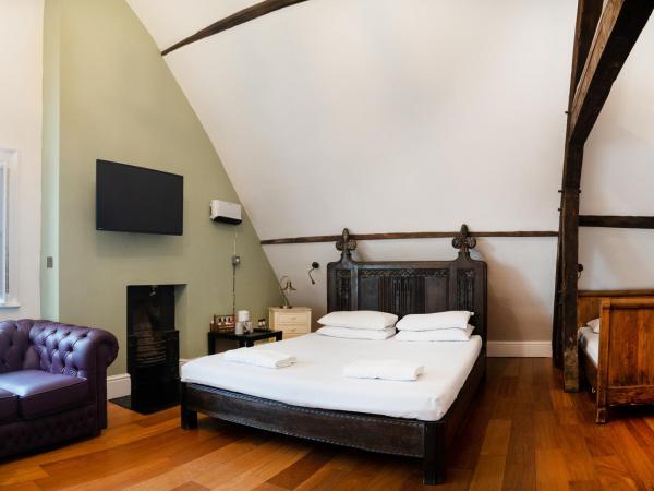 Safestay York Micklegate : photo 2 de la chambre chambre triple avec salle de bains privative