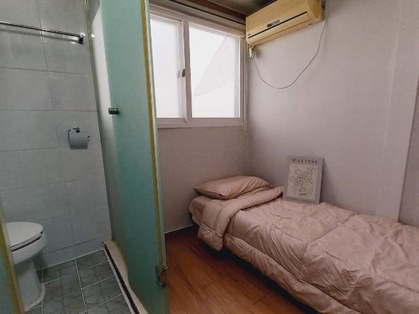 Haechi Stay GuestHouse - For foreigners only : photo 9 de la chambre chambre simple avec salle de bains privative