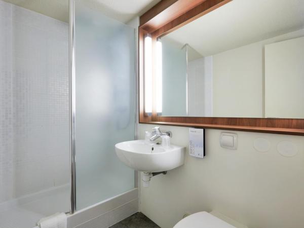 Campanile Toulon - La Seyne sur Mer - Sanary : photo 4 de la chambre chambre lits jumeaux supérieure