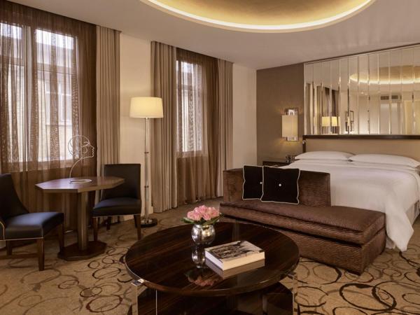 Sheraton Grand London Park Lane : photo 6 de la chambre suite lit king-size art déco - accès au salon club