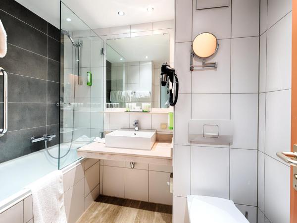 Holiday Inn Munich - South, an IHG Hotel : photo 7 de la chambre luxueuse chambre king avec balcon