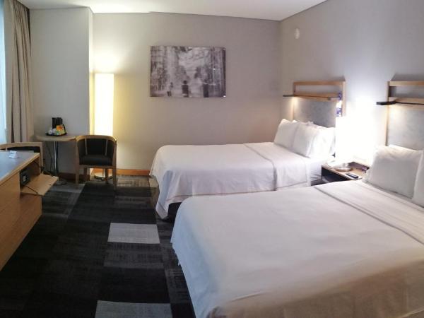 Holiday Inn Express Mexico Reforma, an IHG Hotel : photo 9 de la chambre chambre double standard avec 2 lits doubles