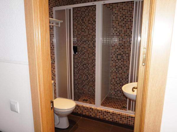 Far Home Atocha : photo 6 de la chambre chambre familiale avec salle de bains privative