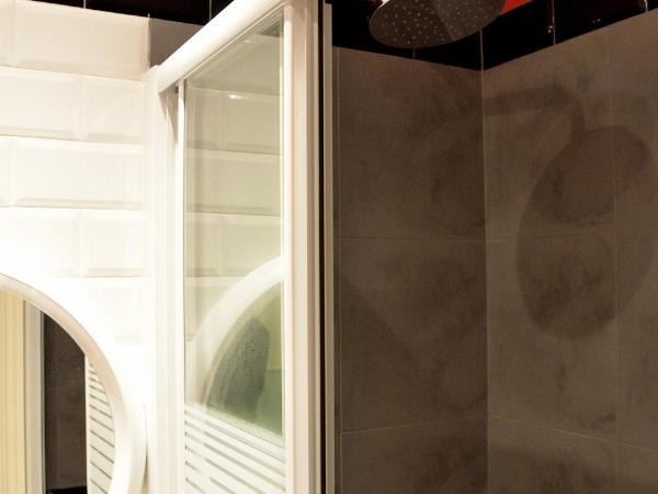 Far Home Plaza Mayor : photo 6 de la chambre petite chambre double avec salle de bains commune