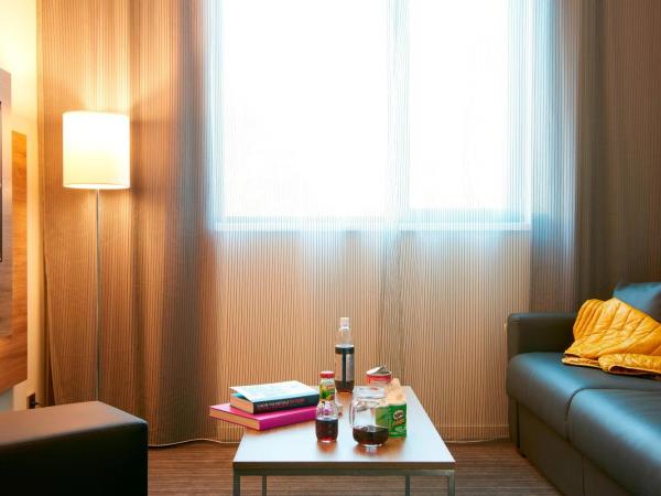 Moxy Frankfurt Airport : photo 2 de la chambre grande chambre familiale moxyfied family sleeper