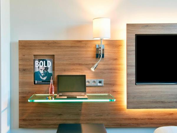 Moxy Frankfurt Airport : photo 2 de la chambre chambre moxy lit queen-size