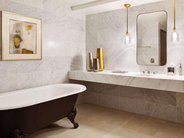 New York Hilton Midtown : photo 6 de la chambre suite d'angle présidentielle 1 lit king-size avec canapé-lit