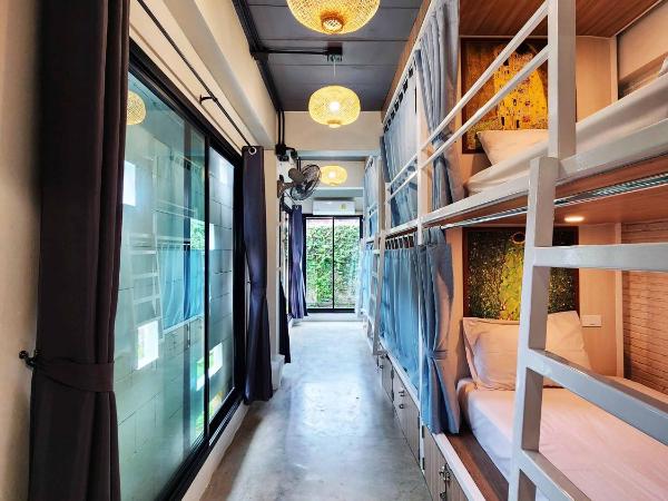 Baan Mai Kradan Hostel Chiang Rai : photo 5 de la chambre lit superposé dans dortoir mixte