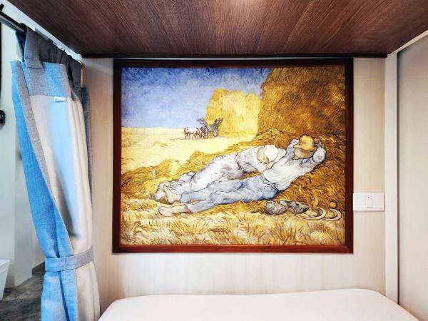 Baan Mai Kradan Hostel Chiang Rai : photo 2 de la chambre lit superposé dans dortoir mixte