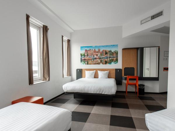 easyHotel Amsterdam Arena Boulevard : photo 1 de la chambre chambre quadruple