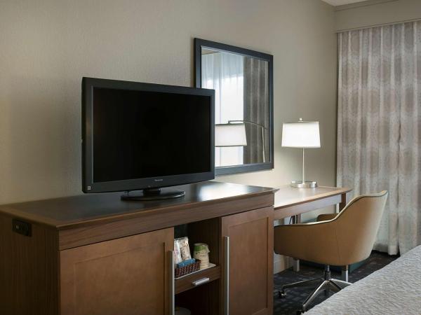 Hampton Inn & Suites Charlotte/Pineville : photo 1 de la chambre chambre lit king-size - non-fumeurs