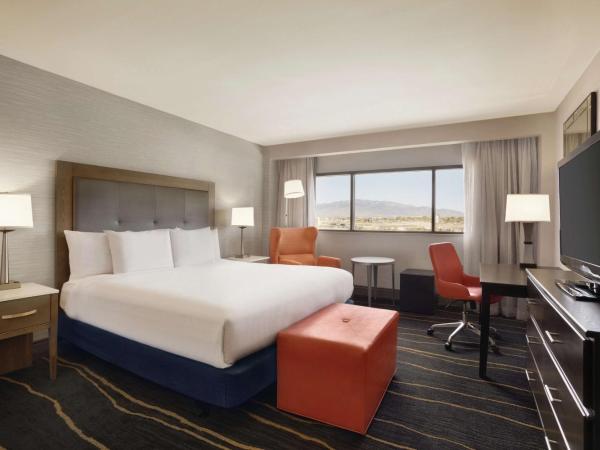 DoubleTree by Hilton Hotel Albuquerque : photo 3 de la chambre chambre lit king-size avec vue sur la montagne - non-fumeurs