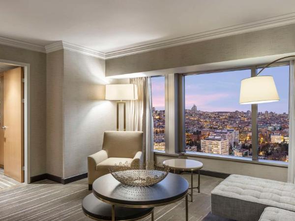 Ankara HiltonSA : photo 4 de la chambre suite deluxe avec lit king-size