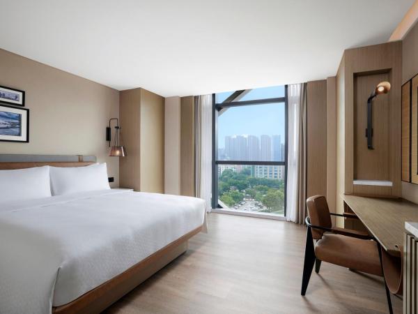 Four Points by Sheraton Shenzhen Bao'an : photo 6 de la chambre chambre lit king-size deluxe - vue sur ville