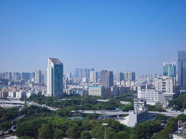 Four Points by Sheraton Shenzhen Bao'an : photo 8 de la chambre suite lit king-size premium - vue sur ville