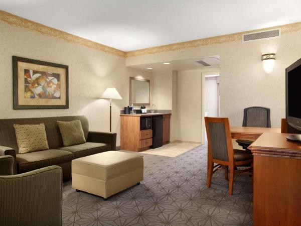 Embassy Suites by Hilton Columbia Greystone : photo 2 de la chambre king corner suite with city view - non-smoking
