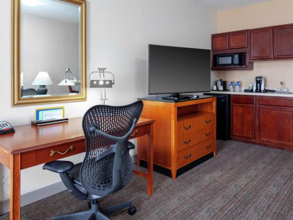 Hilton Garden Inn Charlotte North : photo 2 de la chambre suite lit king-size avec jacuzzi