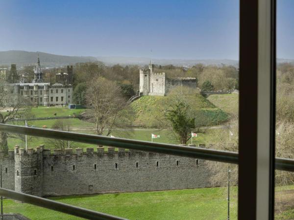 Hilton Cardiff : photo 3 de la chambre chambre excutive lit king-size - vue sur chteau