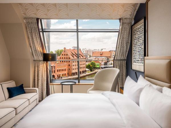 Hilton Gdansk : photo 2 de la chambre chambre lit king-size de luxe - vue sur rivière