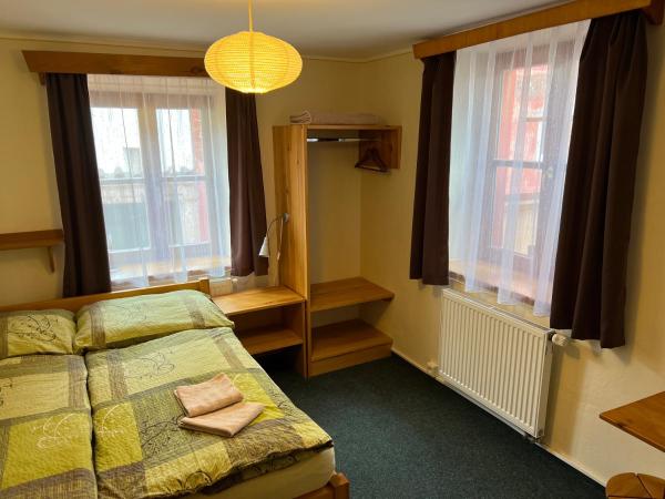 Hostel Postel : photo 3 de la chambre chambre double avec salle de bains commune