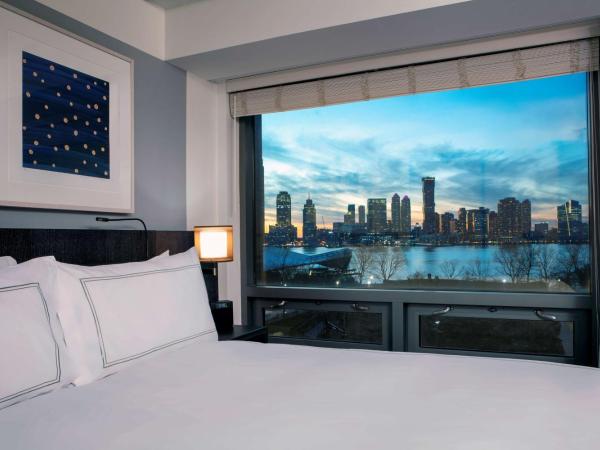 Conrad New York Downtown : photo 4 de la chambre suite lit king-size - vue sur fleuve 