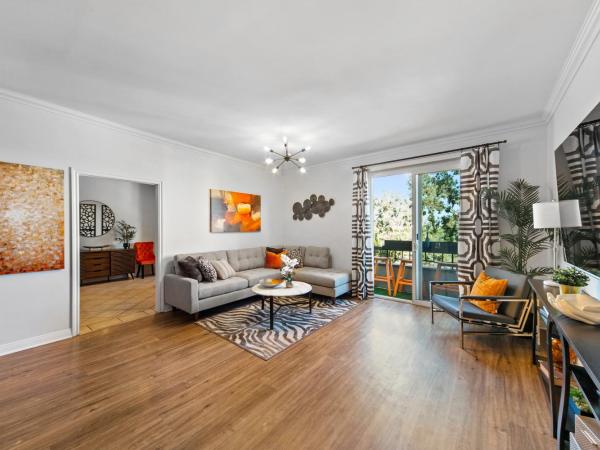 Beverly Hills 2 bed 2 bath Penthouse with Den and Parking 414 : photo 2 de la chambre penthouse