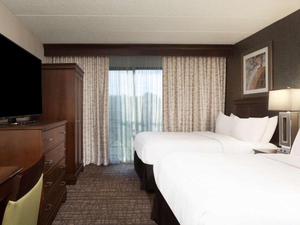 Embassy Suites by Hilton Philadelphia Airport : photo 5 de la chambre suite avec 2 lits doubles - non-fumeurs