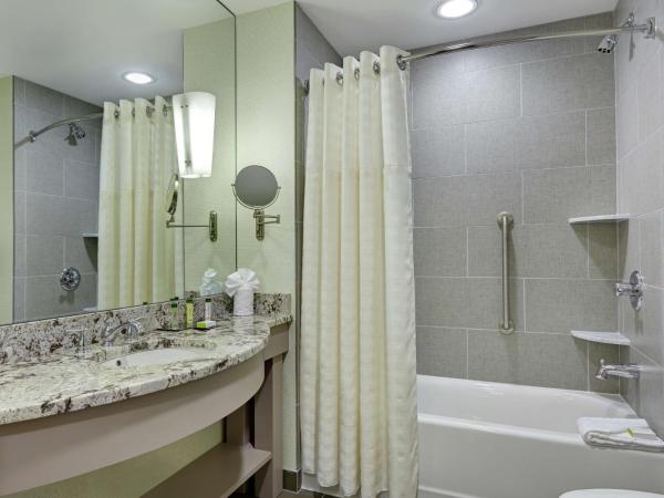 DoubleTree by Hilton Hotel Philadelphia Center City : photo 6 de la chambre suite lit king-size avec kitchenette