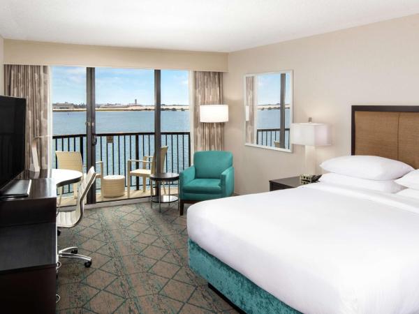 Hilton San Diego Airport/Harbor Island : photo 1 de la chambre chambre lit king-size - vue sur port