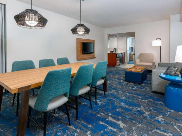 Embassy Suites by Hilton Tampa USF Near Busch Gardens : photo 2 de la chambre suite lit king-size exécutive - non-fumeurs