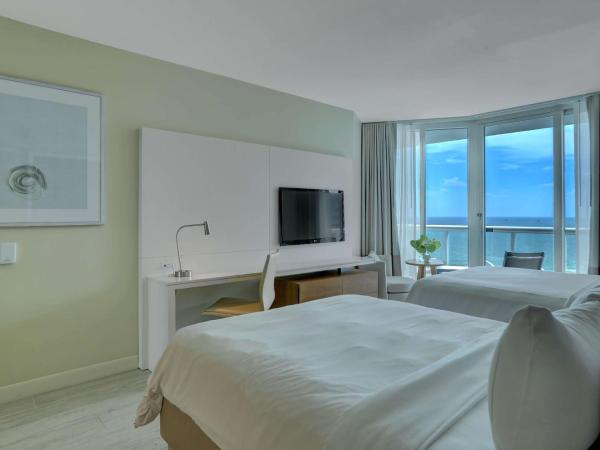 Hilton Fort Lauderdale Beach Resort : photo 3 de la chambre suite 1 chambre lit queen-size avec vue sur l'océan