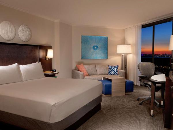 Hilton Orlando Buena Vista Palace - Disney Springs Area : photo 1 de la chambre chambre lit king-size - vue sur epcot