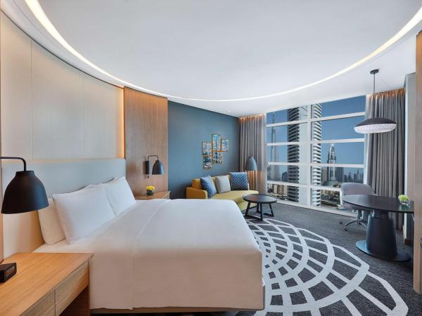 DoubleTree by Hilton Dubai - Business Bay : photo 4 de la chambre chambre lit king-size supérieure - vue sur burj khalifa