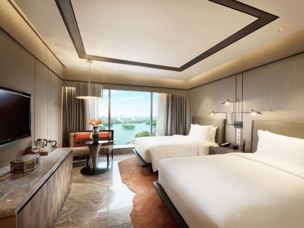 Conrad Bengaluru : photo 3 de la chambre chambre lits jumeaux deluxe - vue sur lac