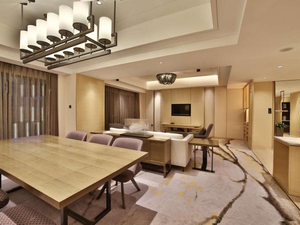 Hilton Suzhou : photo 3 de la chambre suite lit king-size deluxe - accès au salon